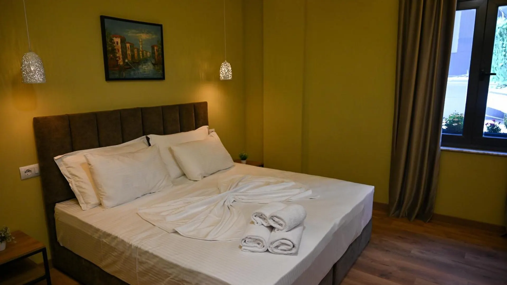Kuta'S Rooms 2 Тирана