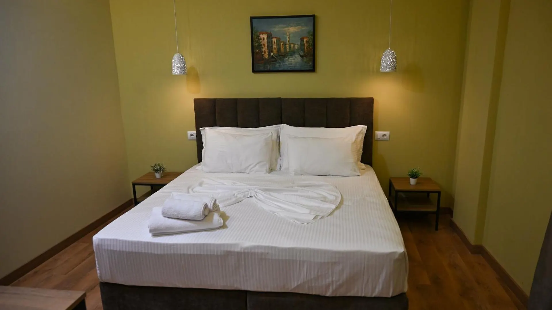 Kuta'S Rooms 2 Тирана